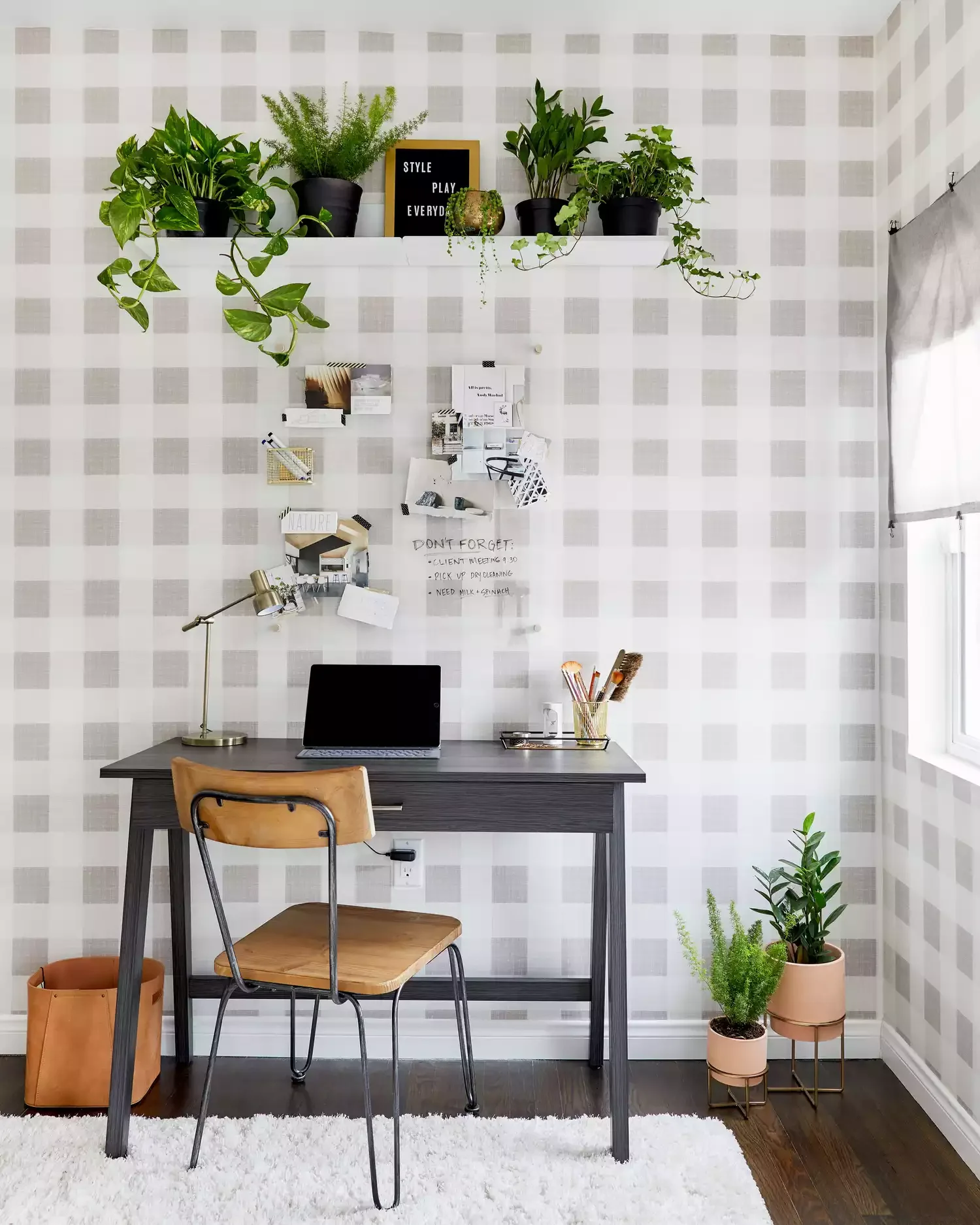 70 Creative Home Office Ideas to Design Your Perfect Workspace Plant-Filled Home Office