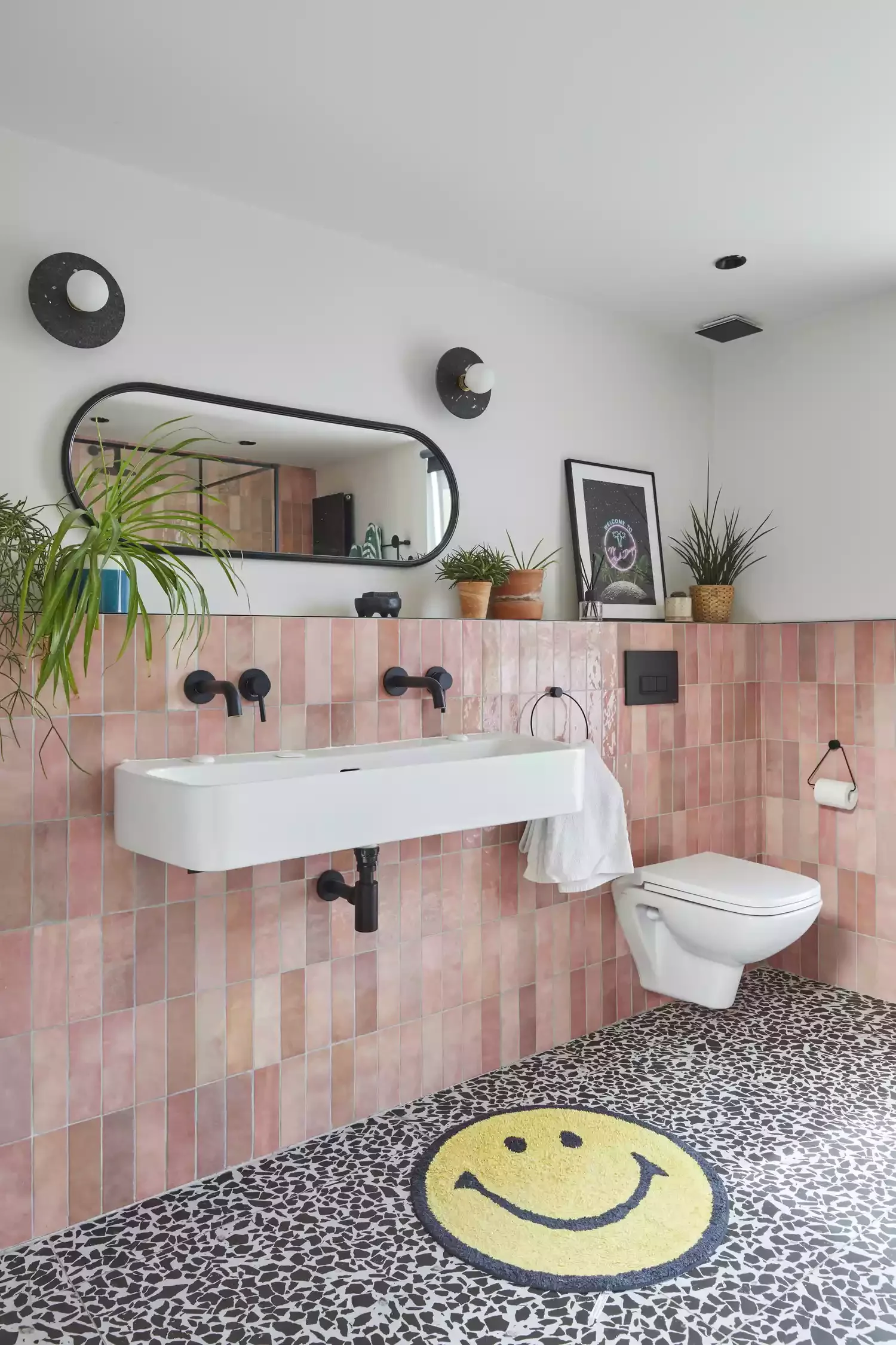 30 Delightful Kid-Friendly Bathroom Ideas That Evolve With Your Children 1 Plant Life