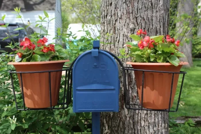 34 Creative Mailbox Ideas to Transform Your Home's Curb Appeal Plant Party