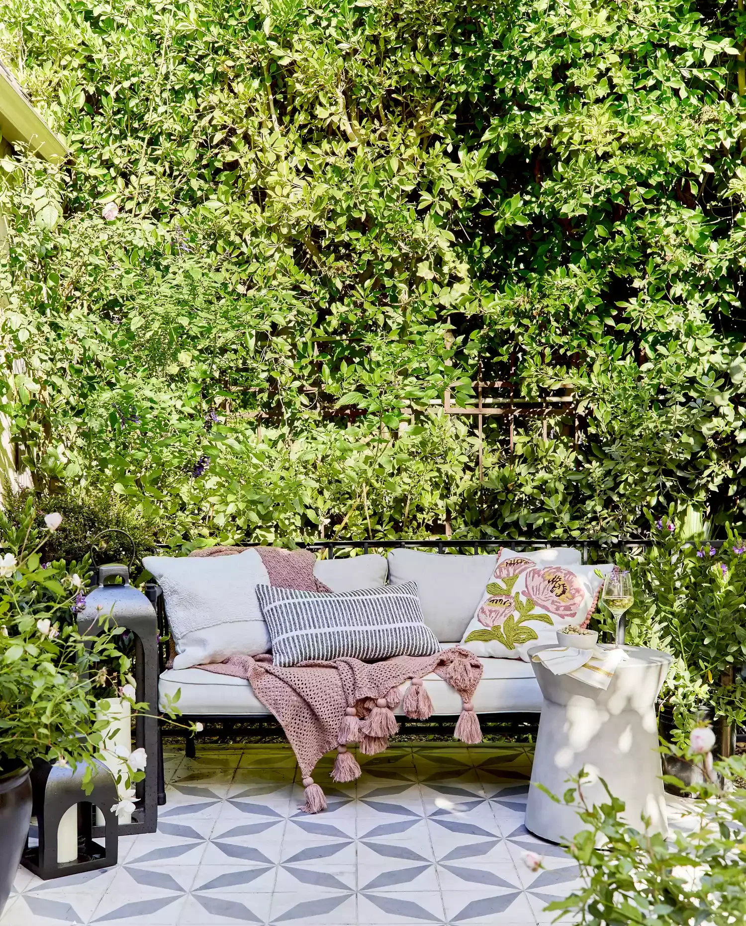 35 Enchanting Cottage Garden Ideas That Transform Your Outdoor Space Into a Magical Retreat Plant Privacy Shrubs