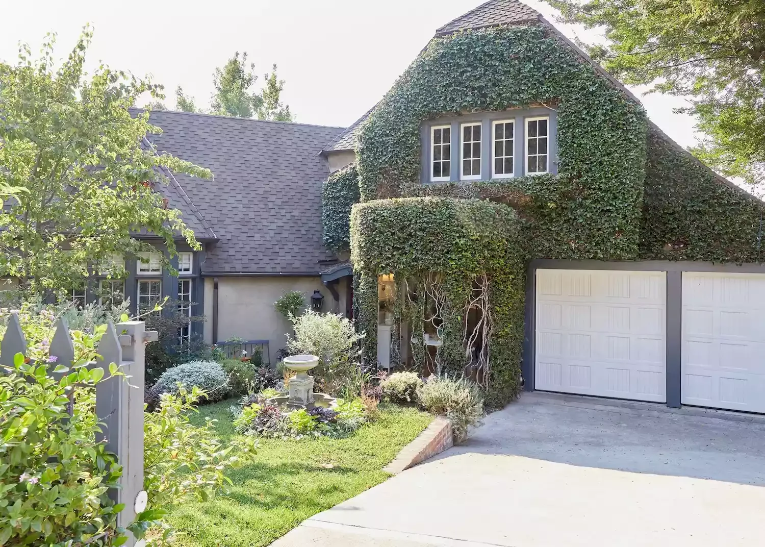 47 Small Front Yard Landscaping Ideas That Will Transform Your Home's Curb Appeal Plant a Giant Green Wall