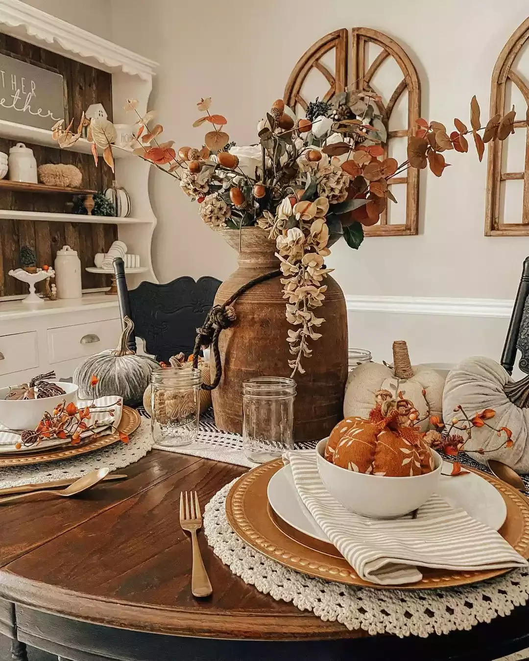 78 Beautiful Fall Table Decorating Ideas to Transform Your Seasonal Celebrations 71 Play With Height