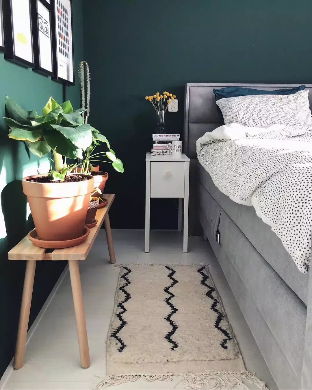 33 Stunning Dark Green Bedroom Ideas That Will Transform Your Space 3 Play With Pattern