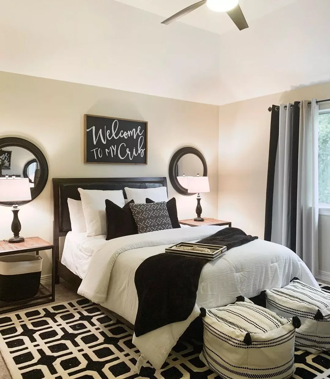 32 Stunning Black and White Bedroom Ideas That Will Transform Your Space 22 Please Your Guests