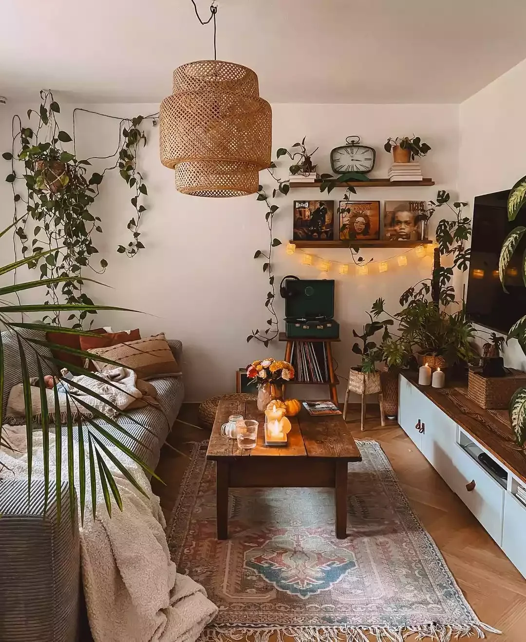 22 Cozy Fall Decorating Ideas That'll Transform Your Apartment This Season 7 Plug in Some String Lights