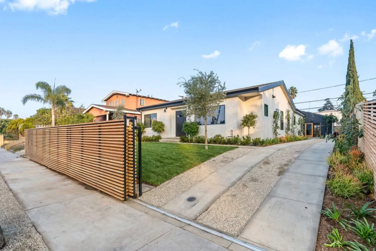 Pocket Driveway Gate