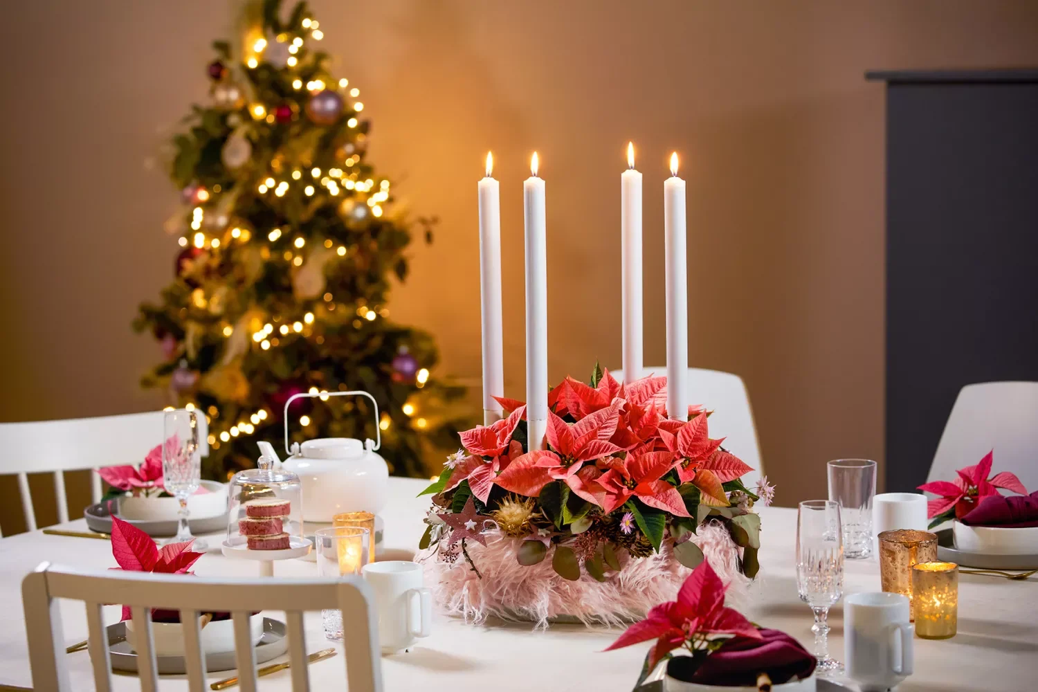 21 Stunning Poinsettia Display Ideas to Transform Your Holiday Home 9 Poinsettia Advent Wreath