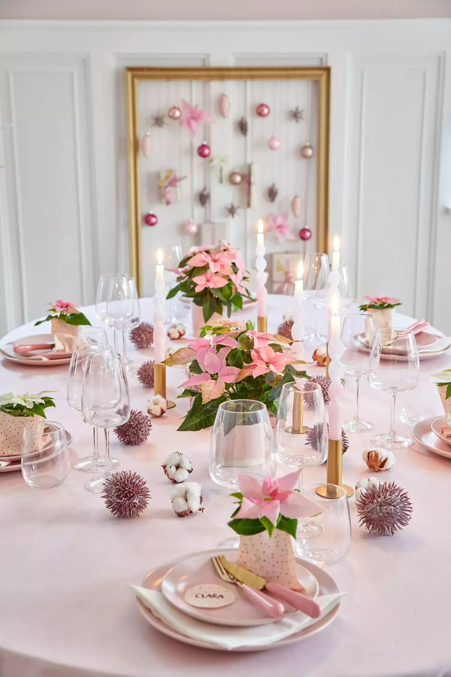 21 Stunning Poinsettia Display Ideas to Transform Your Holiday Home 17 Poinsettia Place Settings