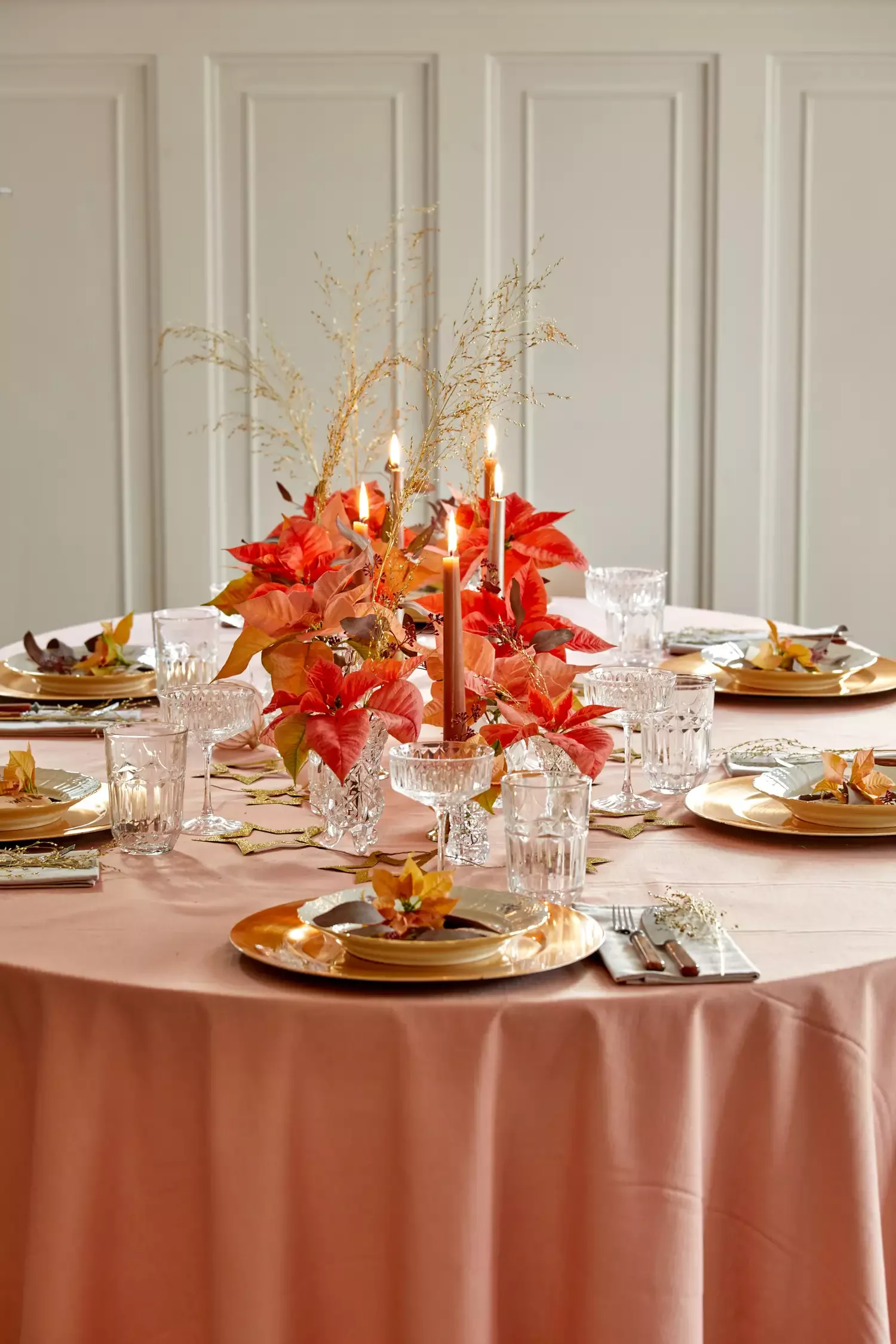 21 Stunning Poinsettia Display Ideas to Transform Your Holiday Home 7 Poinsettia Tablescape