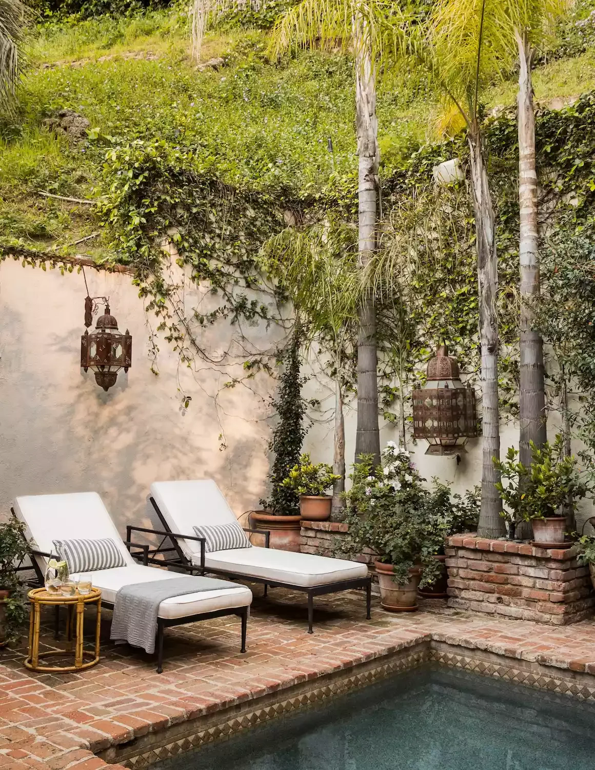 52 Beautiful Courtyard Ideas That Transform Your Outdoor Living Space Pool Courtyard