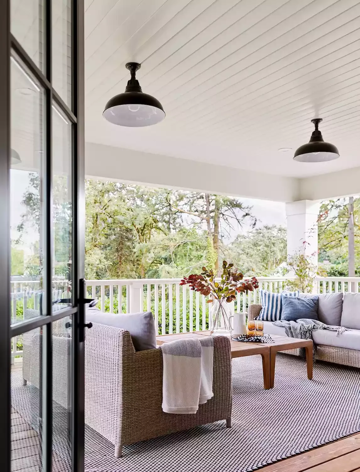 41 Stunning Outdoor Lighting Ideas That Will Transform Your Yard Into a Magical Space 2 Porch Ceiling Pendants