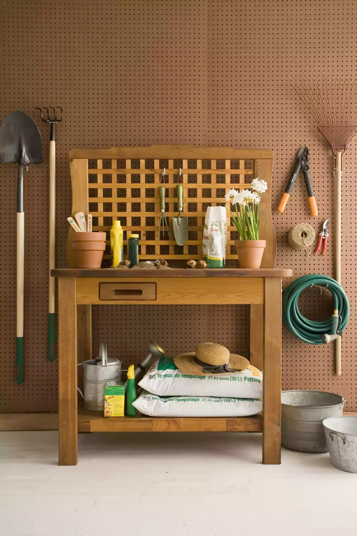 25 Smart Shed Storage Solutions to Transform Your Space Potting Bench