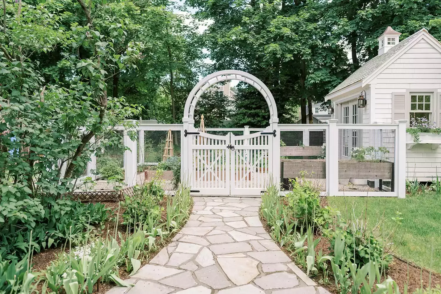 12 Brilliant Ways to Hide Your Trash Cans and Beautify Your Home Potting Shed