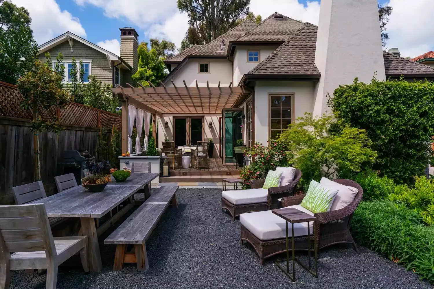 53 Stunning Privacy Fence Ideas to Transform Your Outdoor Space into a Private Paradise Privacy Fencing and Hedging