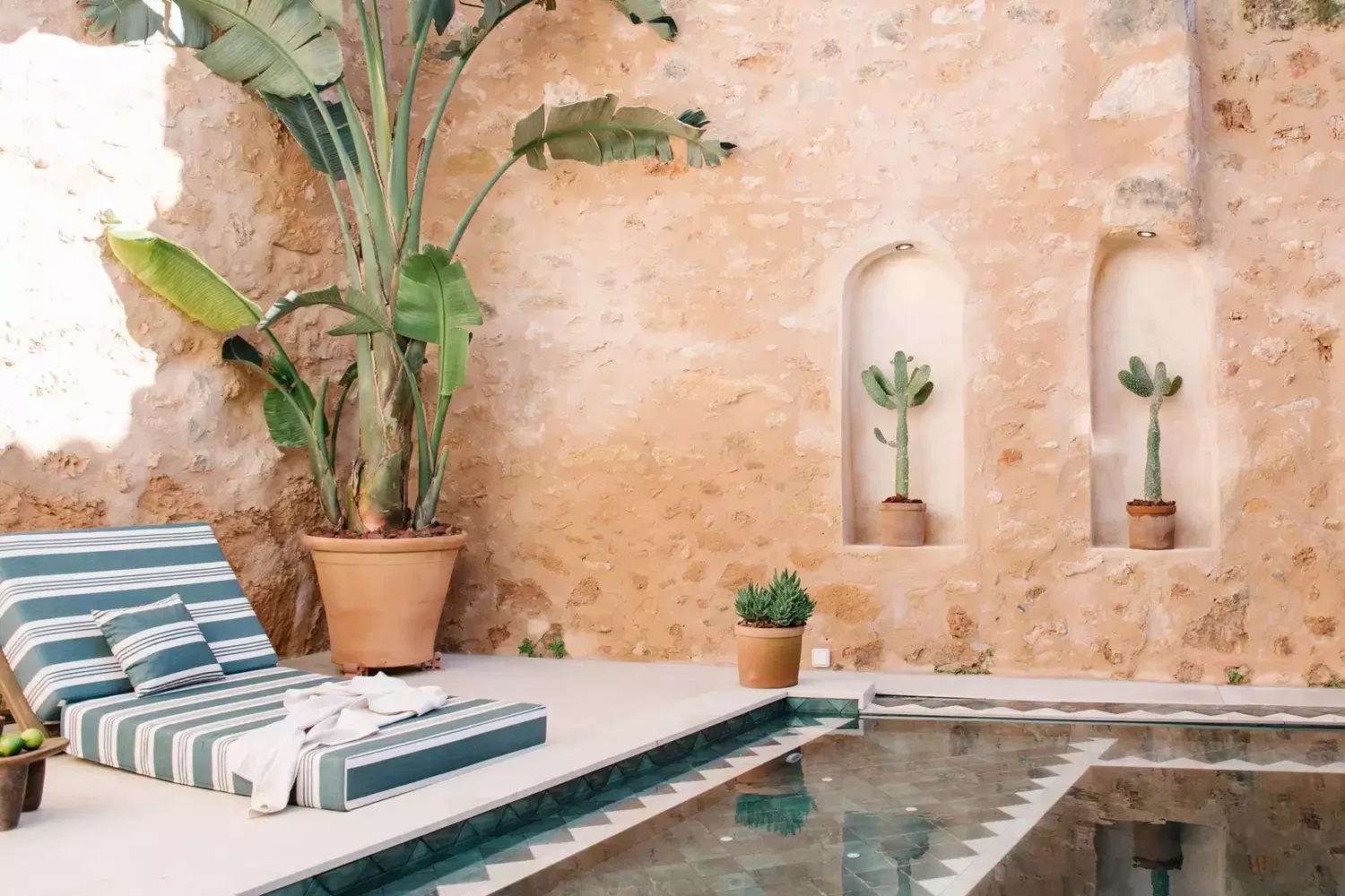 52 Beautiful Courtyard Ideas That Transform Your Outdoor Living Space Private Pool Courtyard