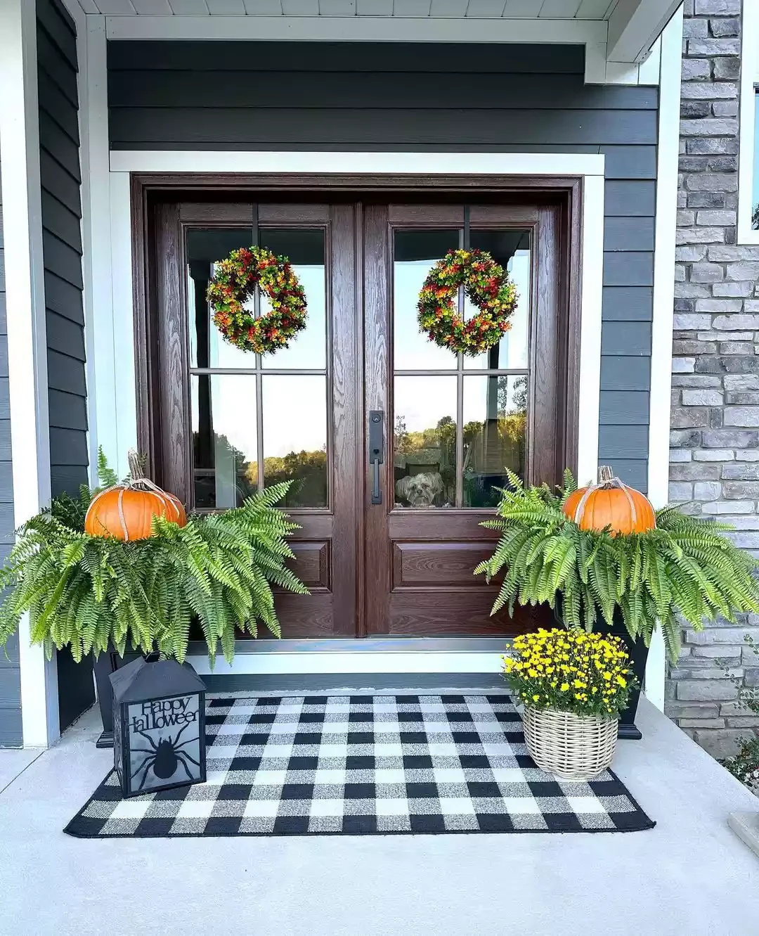 52 Autumn Front Porch Ideas That Will Transform Your Home's Entrance This Fall 28 Prop Pumpkins in Ferns