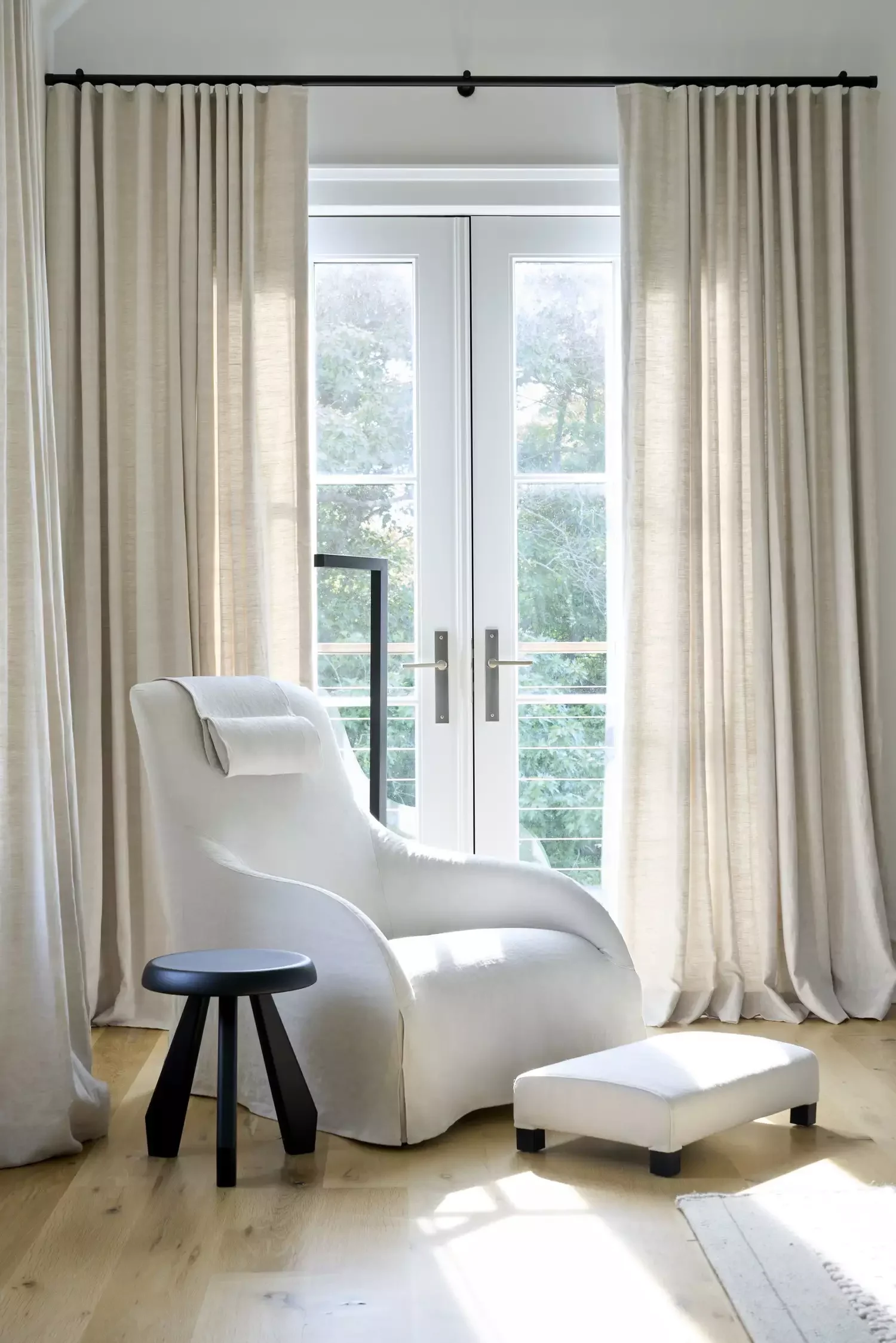 57 Beautiful Window Treatment Ideas That Transform Any Room on Any Budget 32 Puddled Curtains