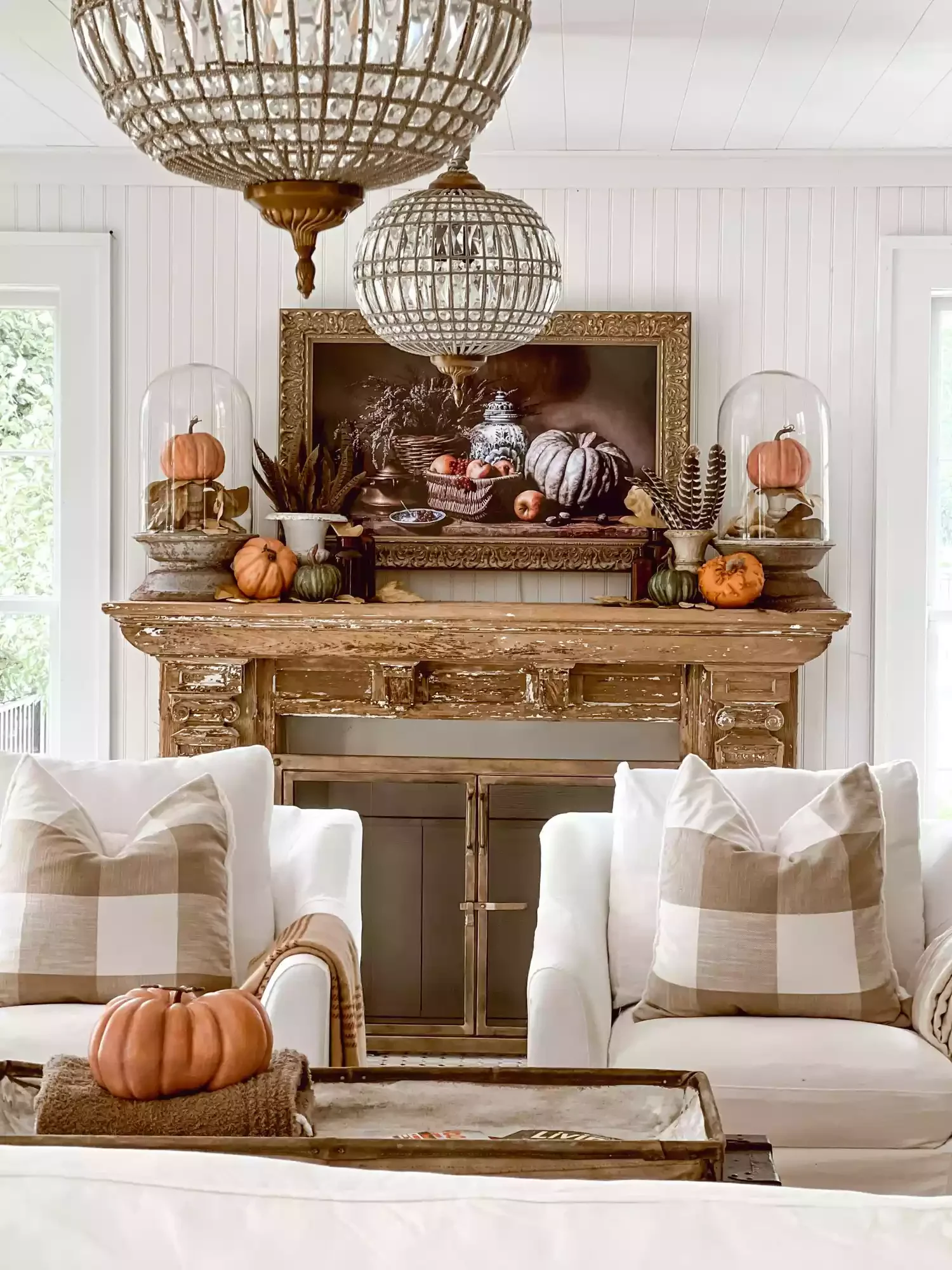 33 Autumn Living Room Ideas That'll Make Your Space Feel Incredibly Cozy 1 Pumpkin Mantel Decor