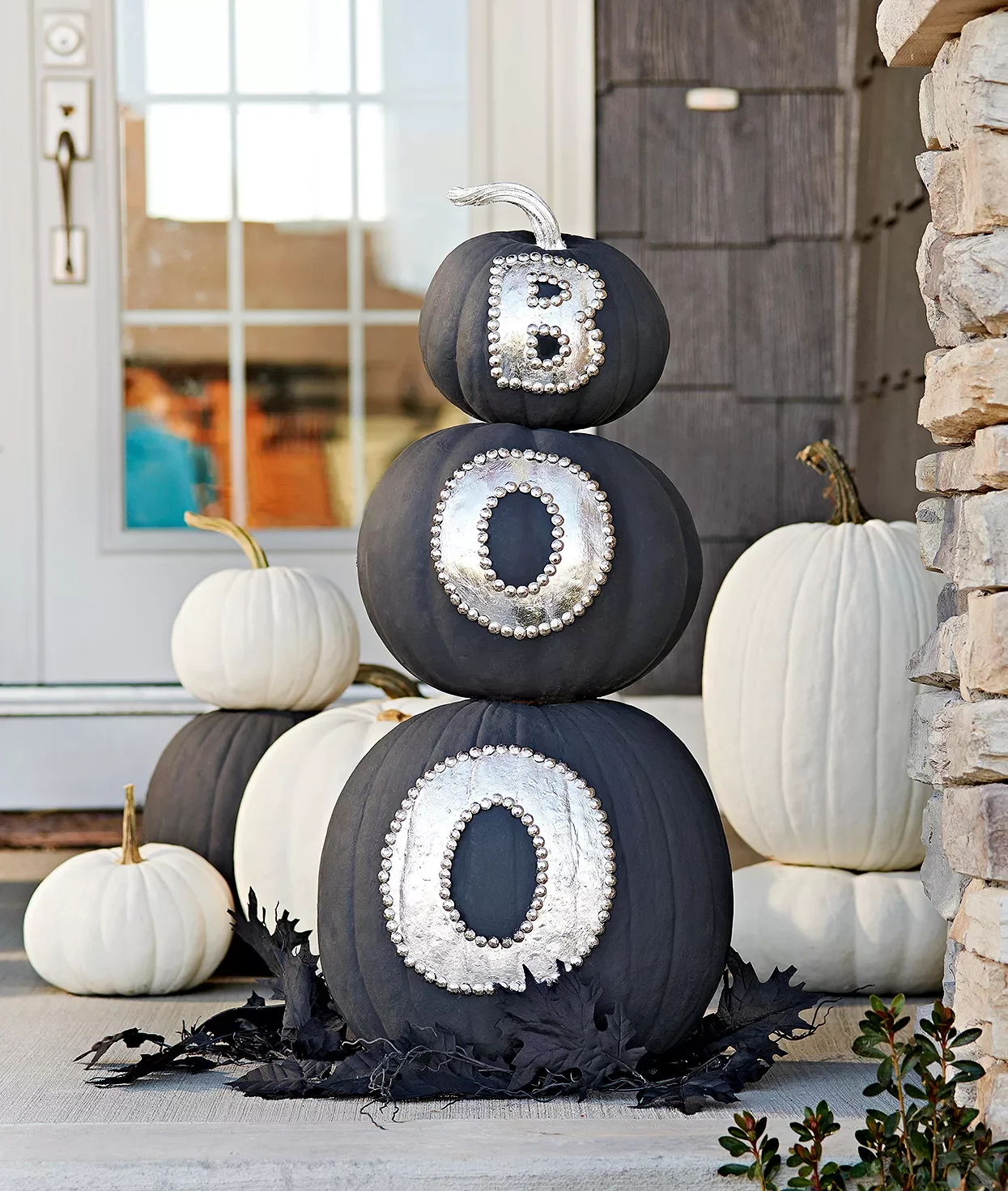 56 Creative DIY Halloween Decorations for Outdoor Spaces 6 Pumpkin Messages