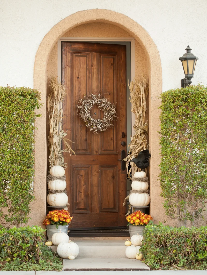 25 Elegant White Pumpkin Ideas for Stunning Fall Decor 11 Pumpkin Porch Display