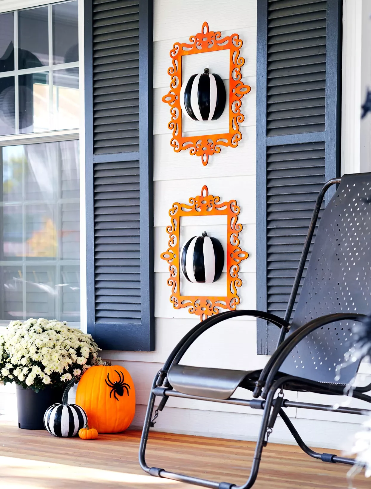 80 Quick Halloween Crafts You Can Complete in One Day 4 Pumpkins in Picture Frames