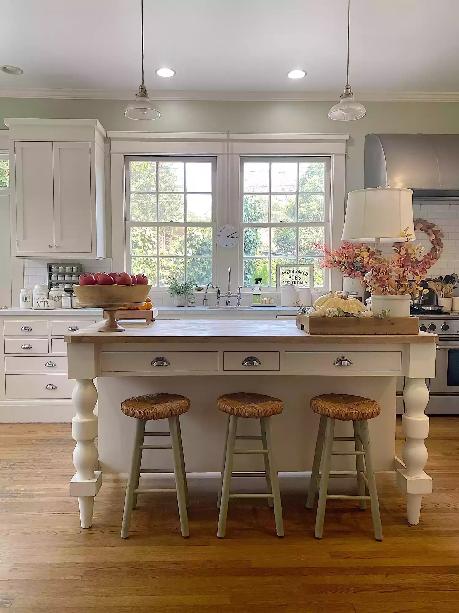 65 Cozy Fall Decorating Ideas to Transform Your Home This Autumn 53 Put Out a Bowl of Apples