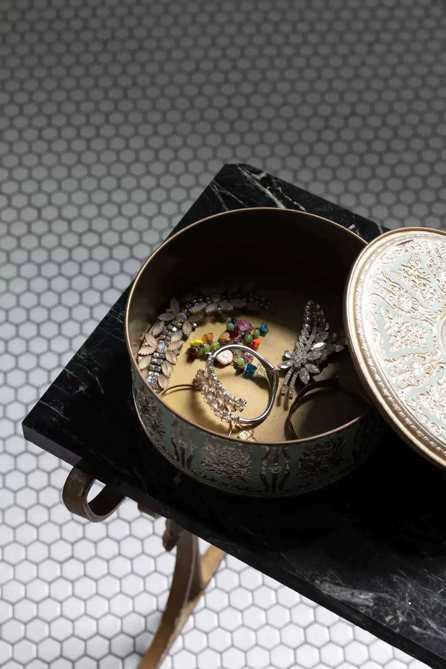 20 Creative Jewelry Organization Ideas That Beautify Your Space Put an Old Tin to Use