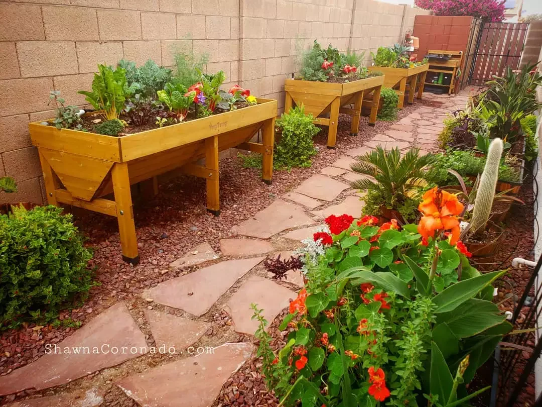 25 Creative Side Yard Transformations to Maximize Your Outdoor Space Raised Garden Beds