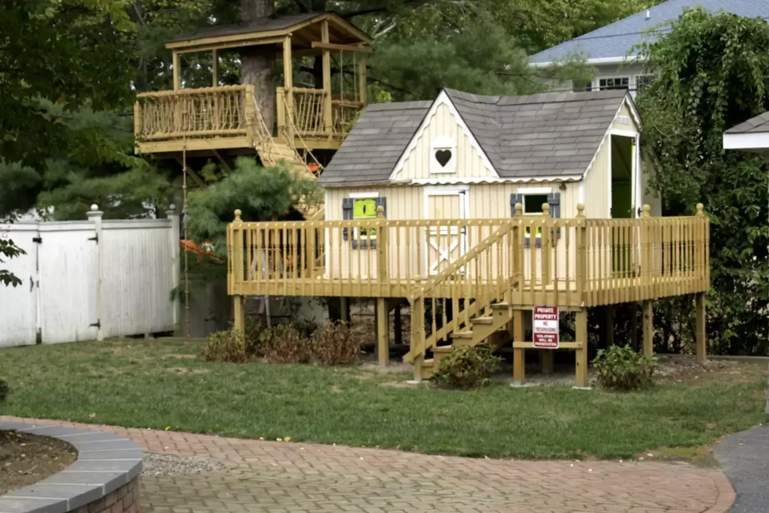 15 Amazing Backyard Play Ideas Your Kids Will Absolutely Love 9 Raised Playhouse