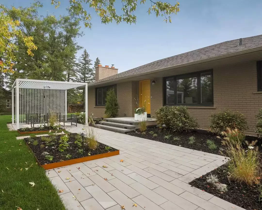 82 Stunning Front Yard Landscaping Ideas to Transform Your Home's Curb Appeal This Spring Ranch Yard