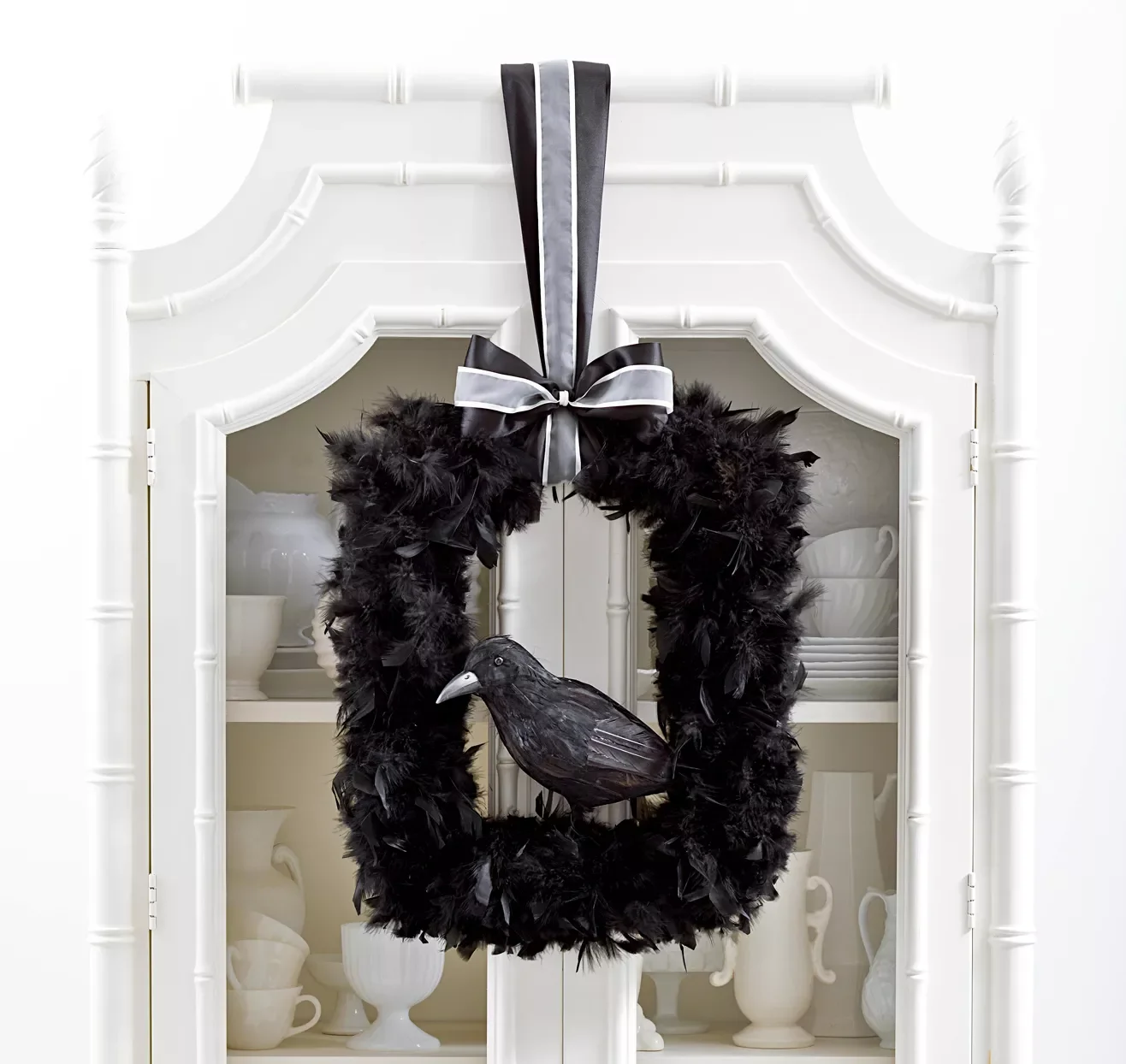 80 Quick Halloween Crafts You Can Complete in One Day 23 Raven Wreath