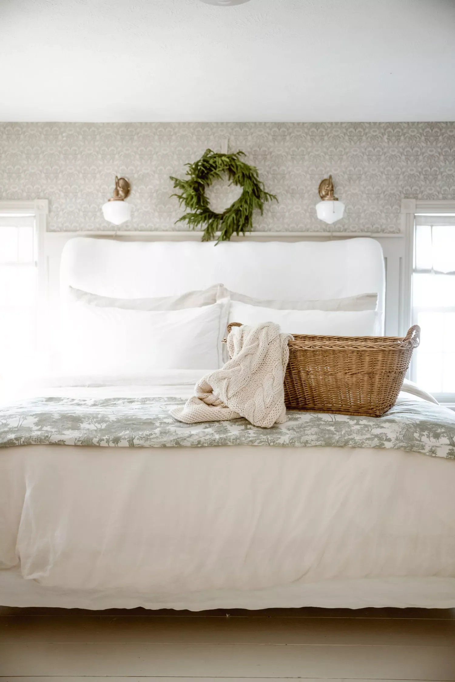 66 Creative Ways to Transform the Wall Above Your Bed Into a Stunning Focal Point Real or Faux Wreath