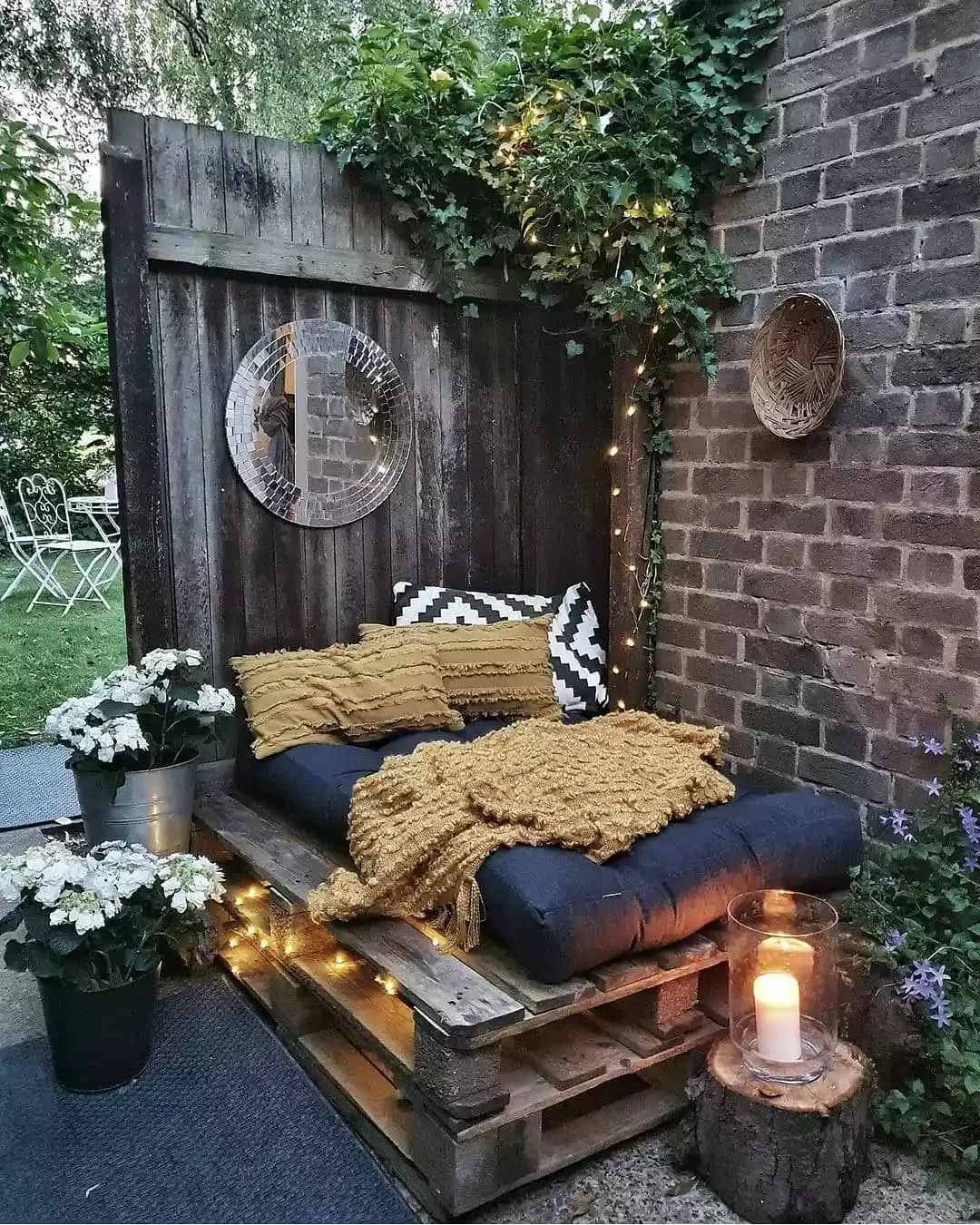 28 Budget-Friendly Privacy Fence Solutions That Transform Your Outdoor Space Reclaimed Wood Fence