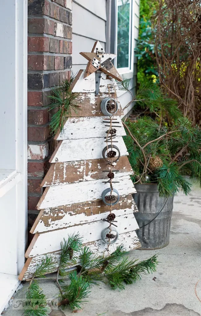 43 DIY Christmas Tree Ideas That Will Wow Your Holiday Guests Reclaimed Wood Porch Tree