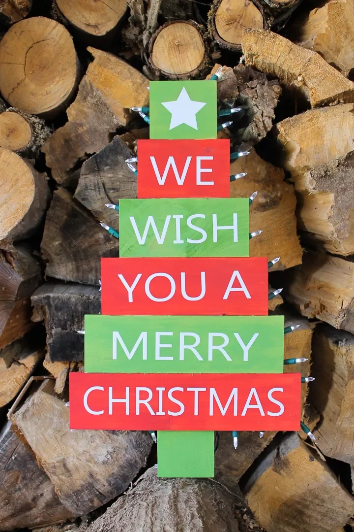 31 DIY Christmas Sign Ideas That Look Professionally Made Recycle Pallets