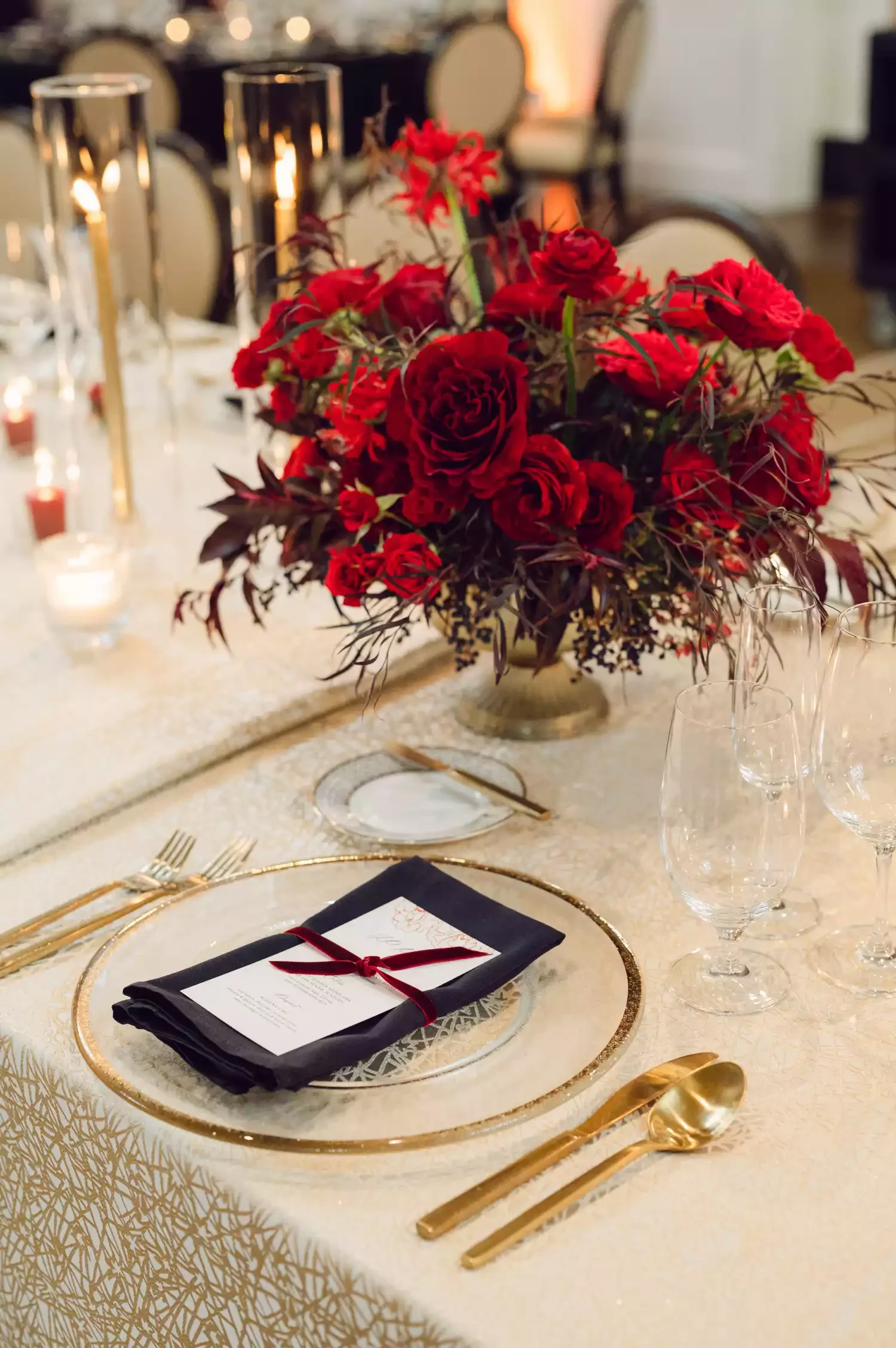 40 Stunning Christmas Table Decor Ideas That Will Make Your Holiday Gatherings Unforgettable 30 Red and Gold