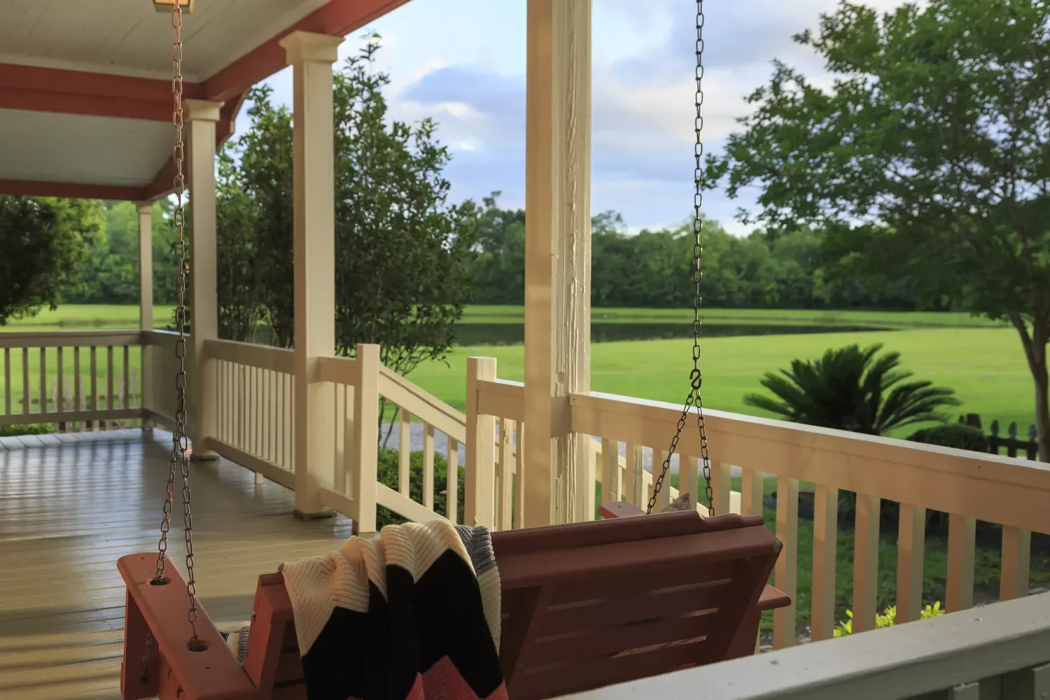 30 Stunning Porch Railing Designs to Transform Your Outdoor Space 3 Red and White Design