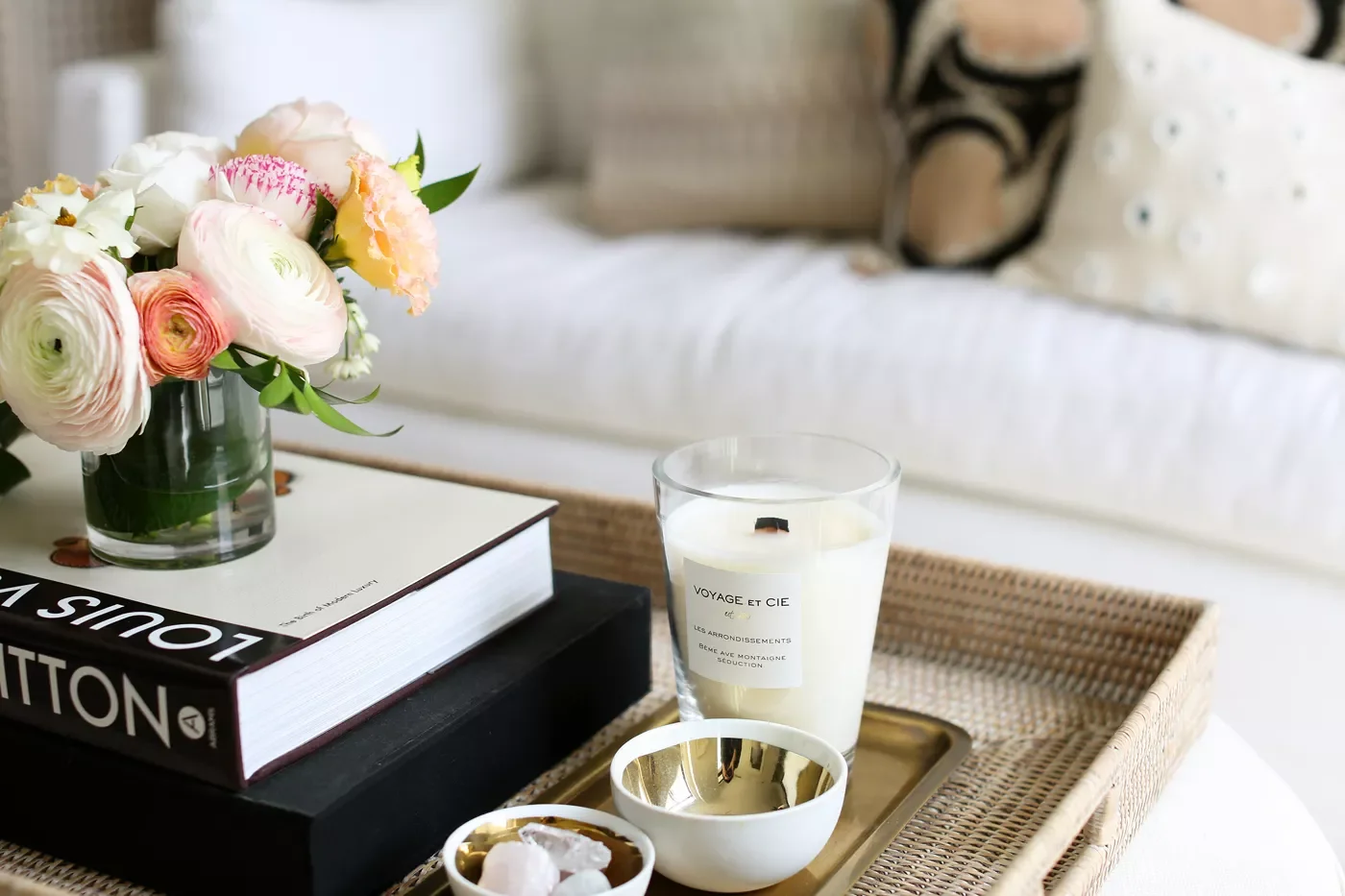 20 Brilliant Ways to Decorate Your Home with Candles 19 Relax in the Living Room With a Scented Candle