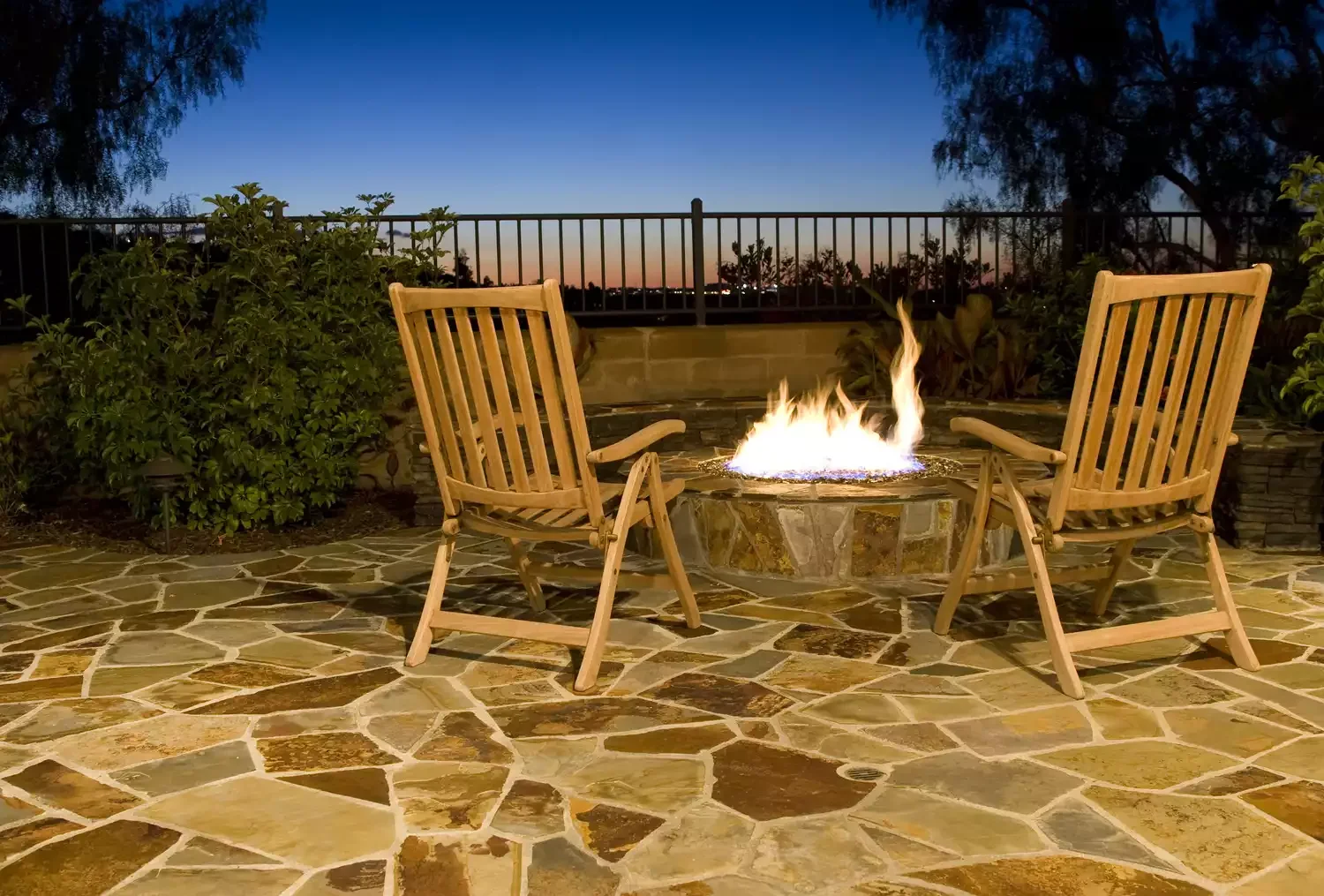 12 Winter Landscape Design Ideas That Keep Your Outdoor Space Colorful and Cozy Rely on Hardscaping