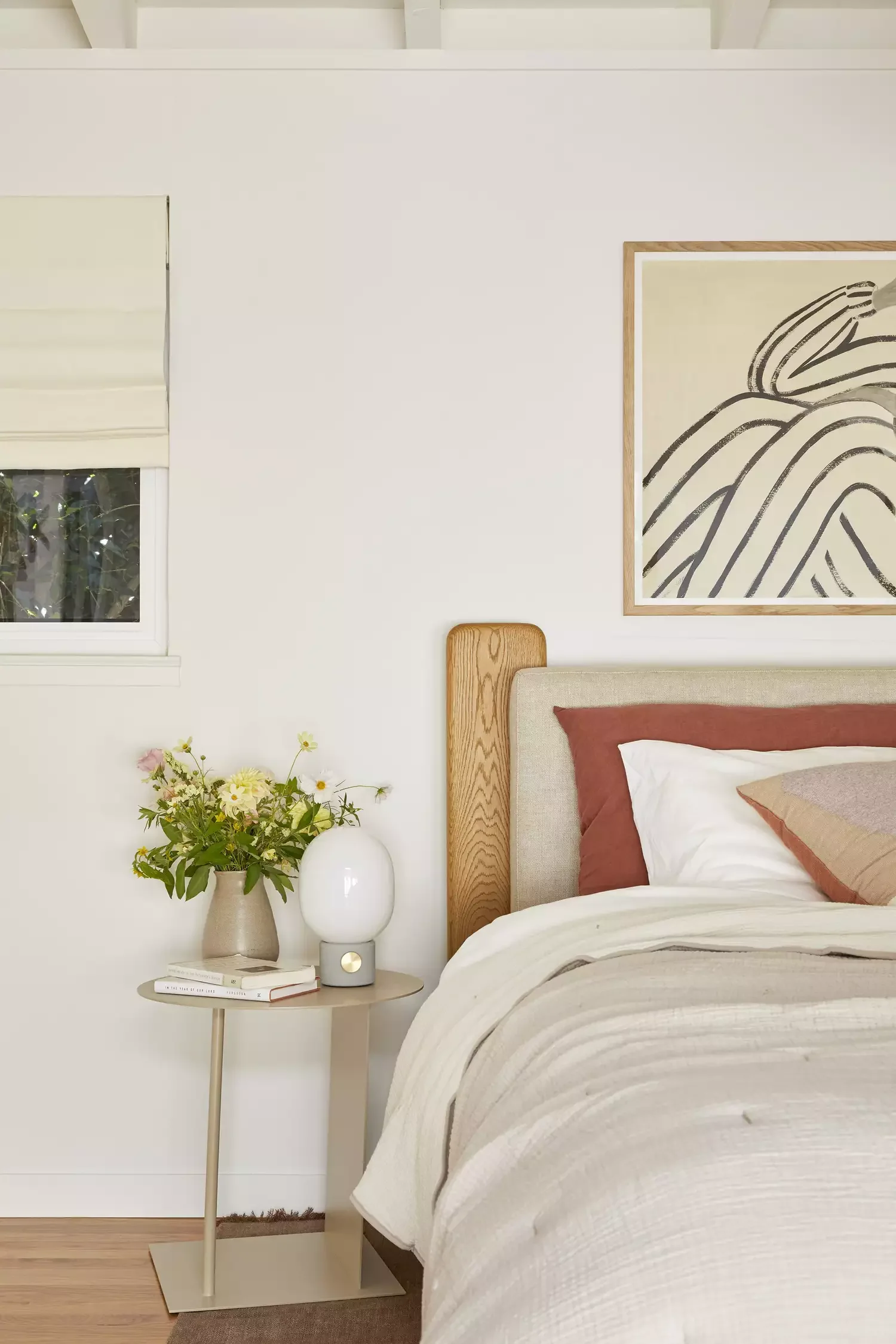 35 Creative Apartment Bedroom Ideas to Transform Your Small Space 15 Repeat Finishes