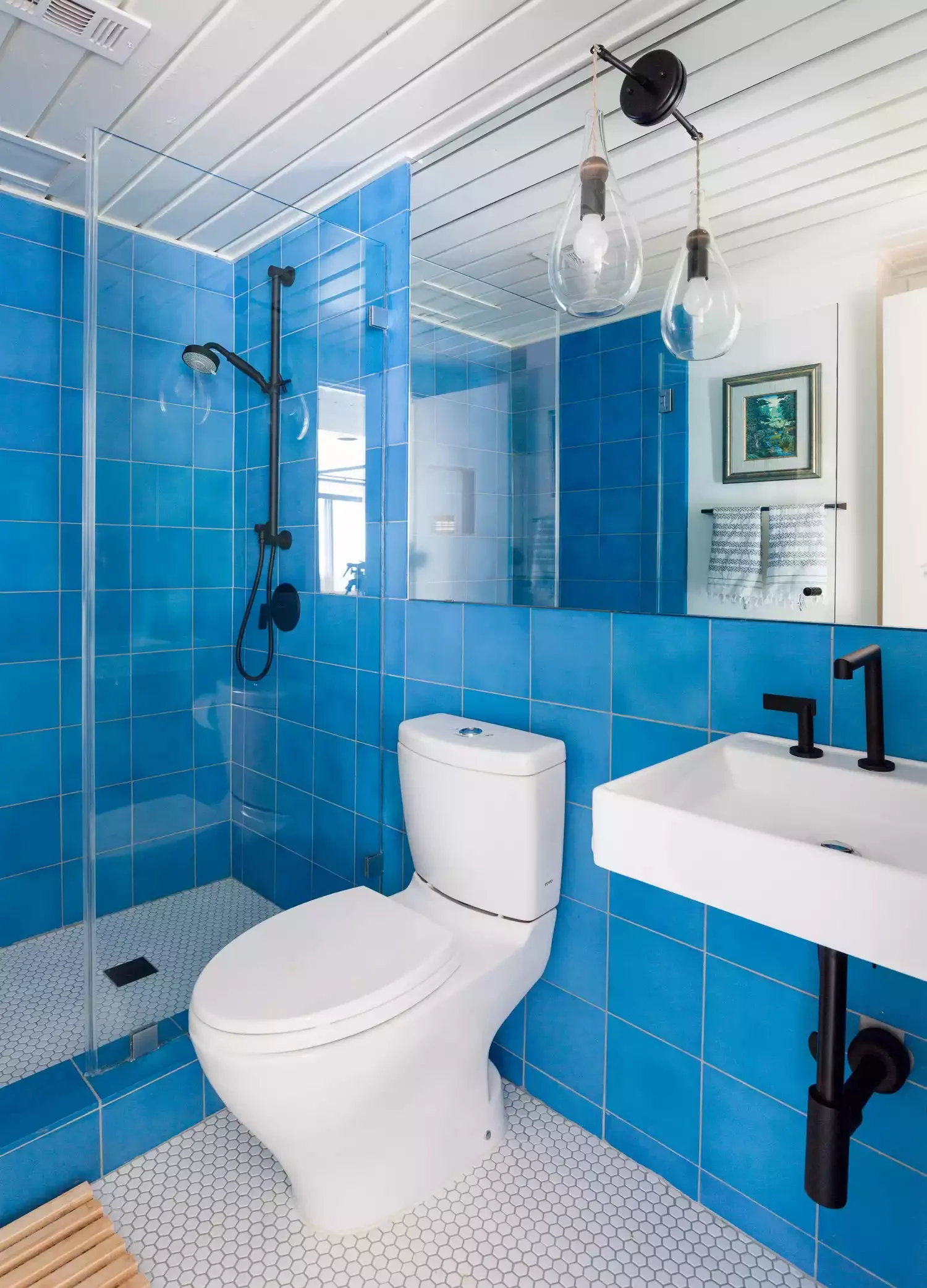 20 Budget-Friendly Ideas to Transform Your Small Bathroom 18 Replace Your Toilet Seat