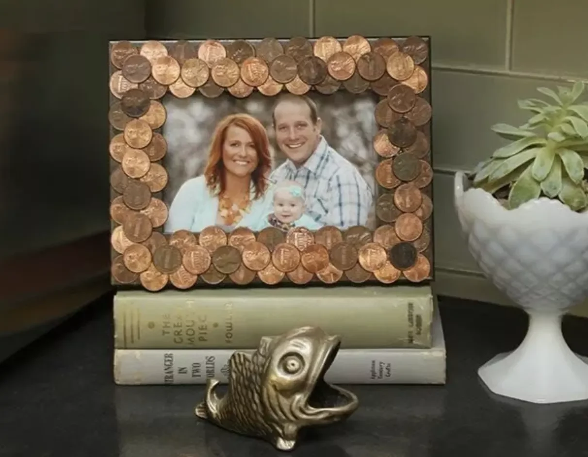22 Creative Ways to Display Your Favorite Photos at Home Repurpose Spare Change