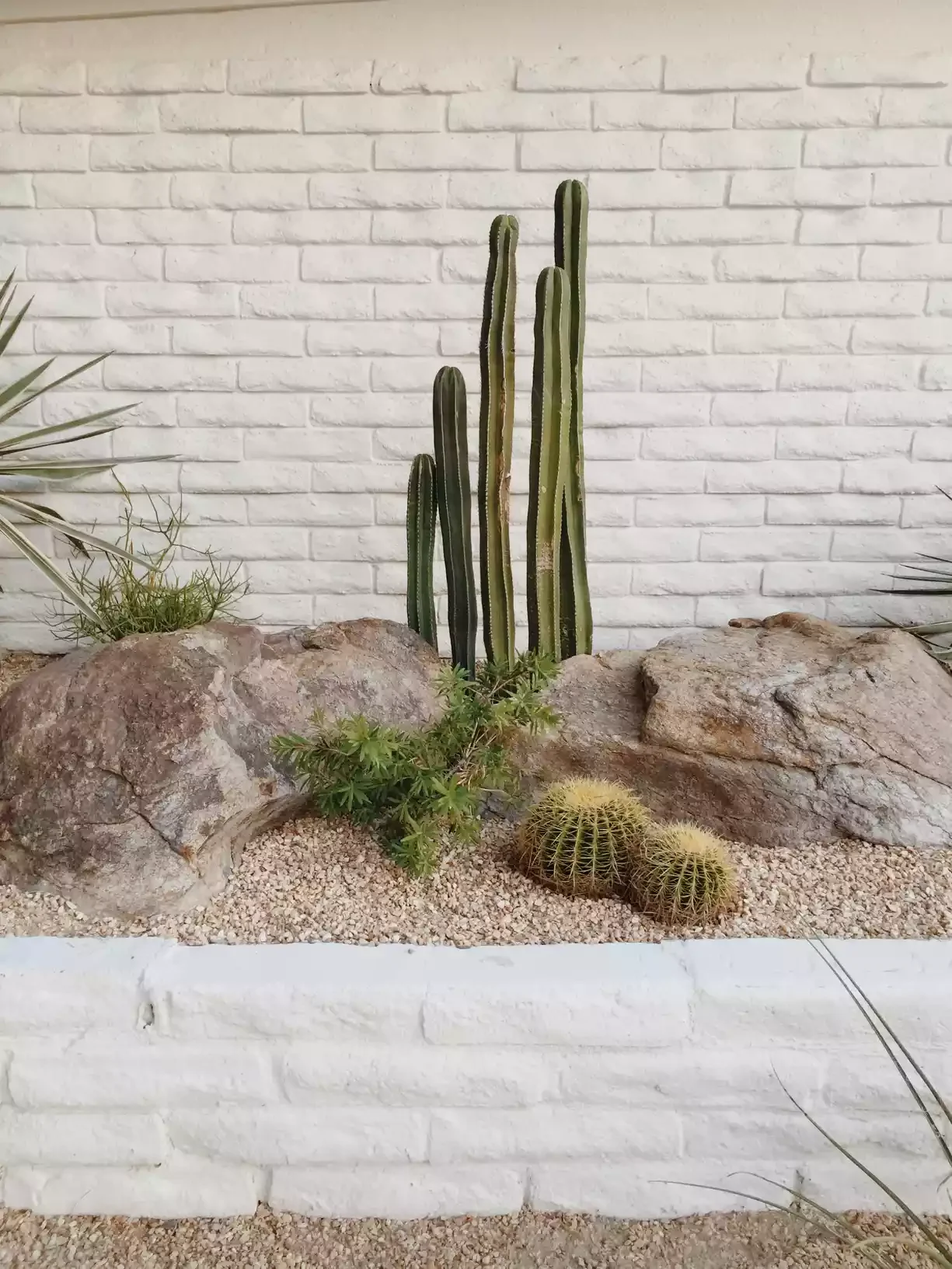 14 Creative Gravel Garden Ideas for a Beautiful Water-Smart Landscape Retaining Wall Garden