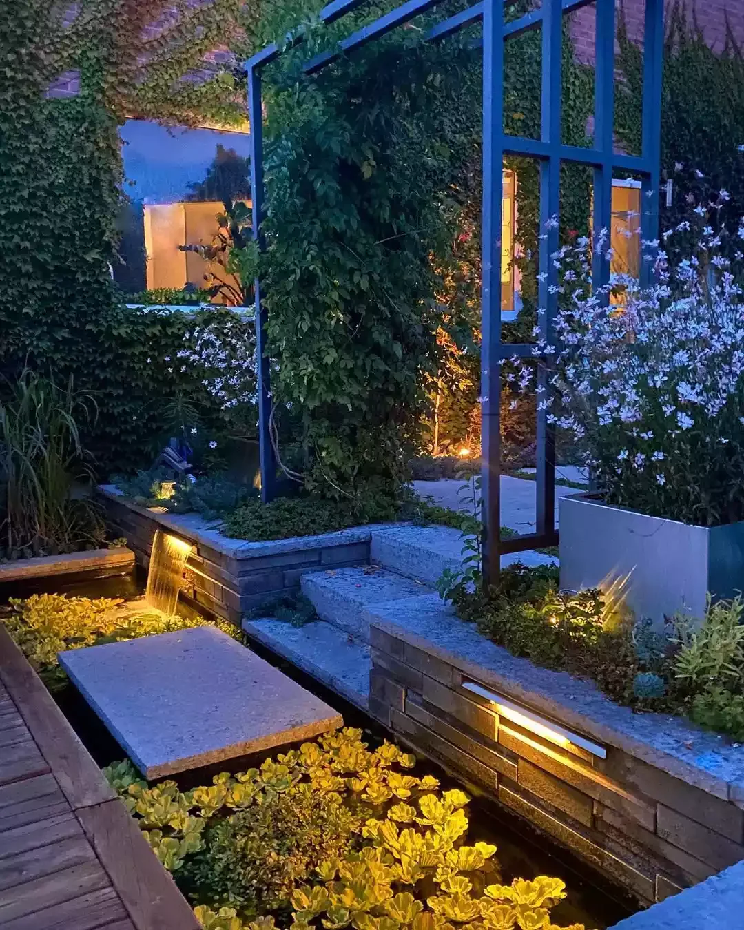37 Stunning Retaining Wall Ideas to Transform Your Sloped Backyard Retaining Wall and Fountain