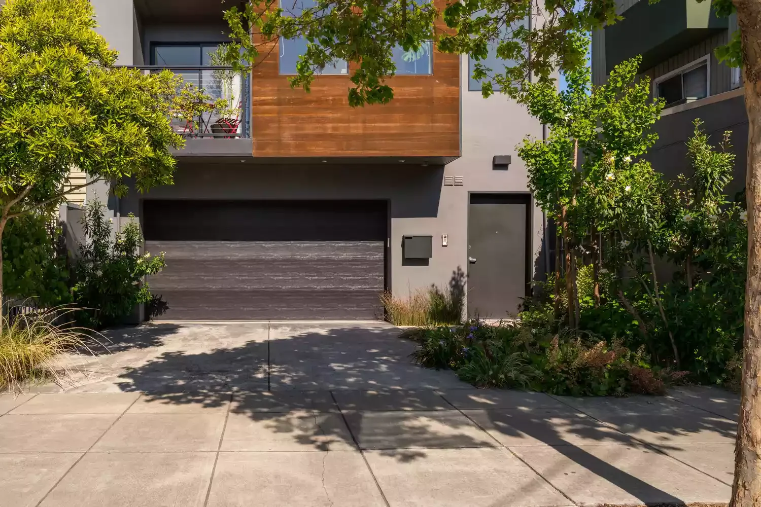 47 Small Front Yard Landscaping Ideas That Will Transform Your Home's Curb Appeal Rewild a City Lot