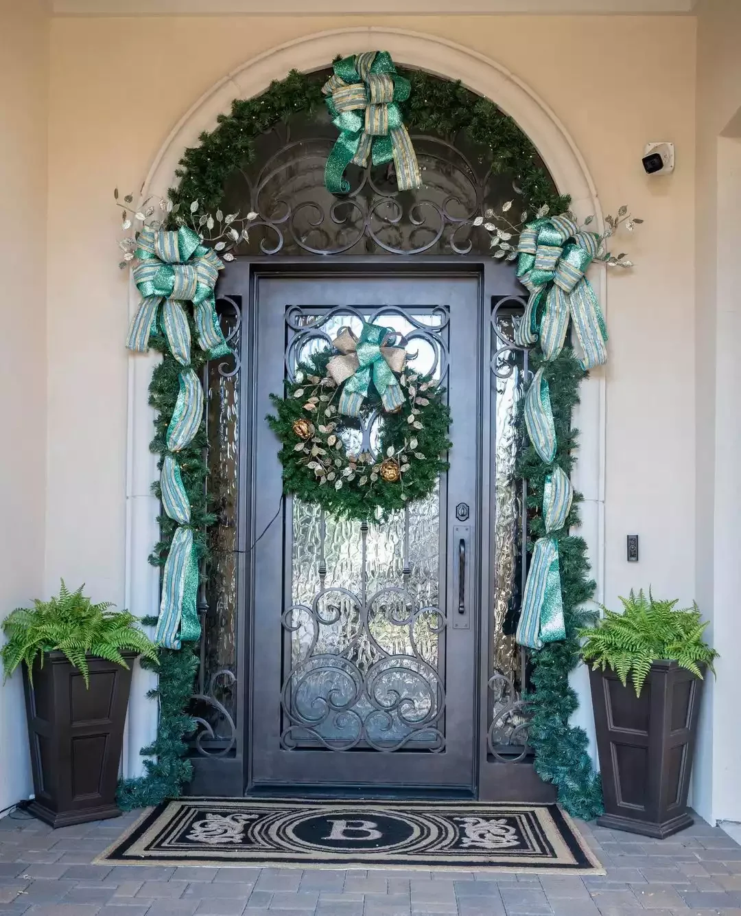 30 Christmas Door Decorating Ideas That Create Masterpieces Ribbon Garlands