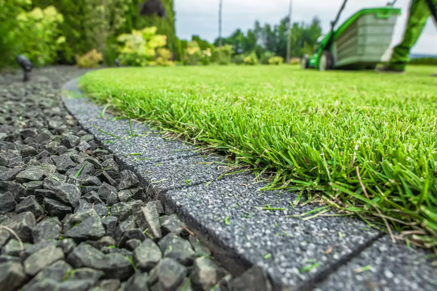 30 Affordable and Creative Ways to Define Your Garden Boundaries Rocks Meet Pavers Edge