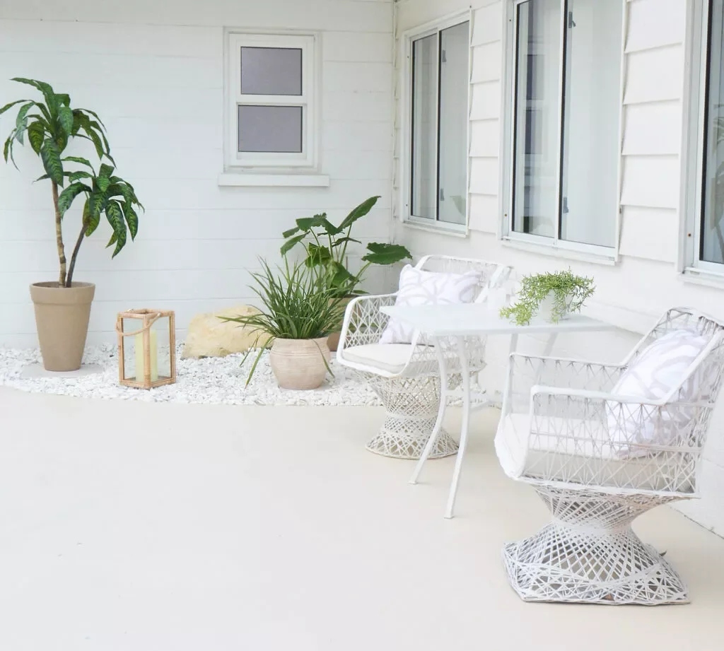 17 DIY Outdoor Decorating Projects to Transform Your Home's Landscape Rocky Plant Bed
