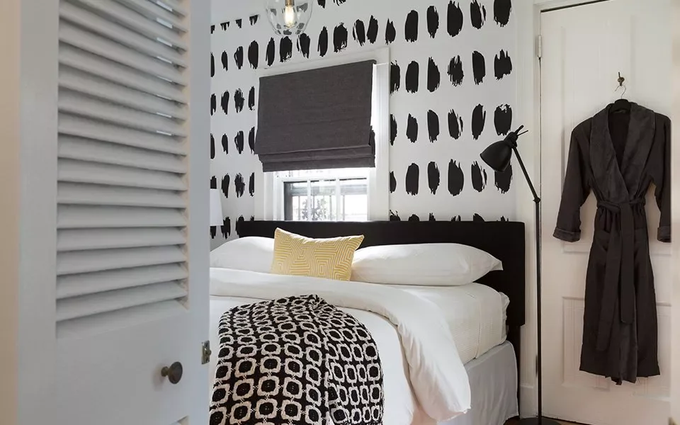 72 Contemporary Bedroom Design Ideas That Transform Your Space Roman Black-Out Shades