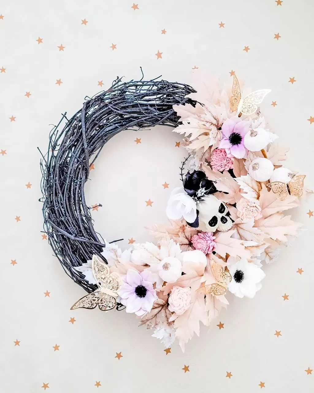 45 Spooktacular Halloween Wreath Ideas That Will Make Your Front Door the Neighborhood's Favorite Stop 41 Romantic Halloween Wreath